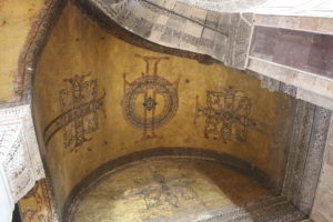 Juxtaposition of the Islamic decoration and ancient Christian elements uncovered in the restoration.